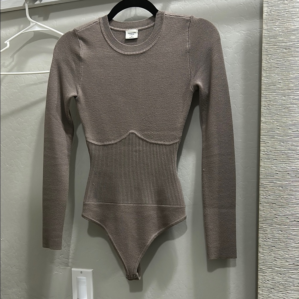 Abercrombie & Fitch Gray Knit Sweater